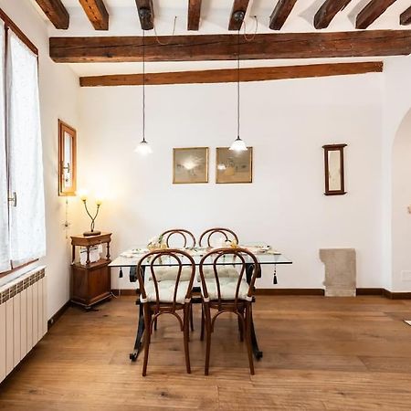Ca' Della Madoneta - Vista Canale Venesia Bagian luar foto