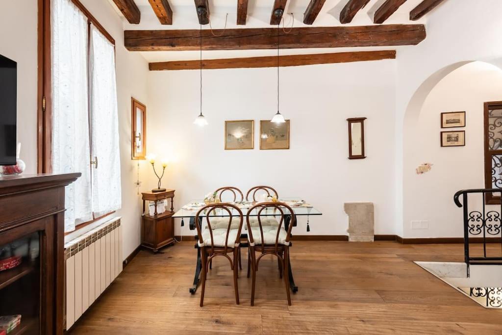 Ca' Della Madoneta - Vista Canale Venesia Bagian luar foto