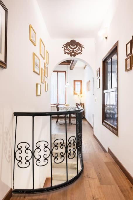 Ca' Della Madoneta - Vista Canale Venesia Bagian luar foto