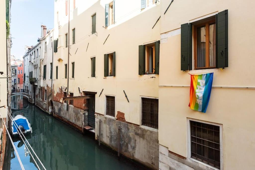 Ca' Della Madoneta - Vista Canale Venesia Bagian luar foto