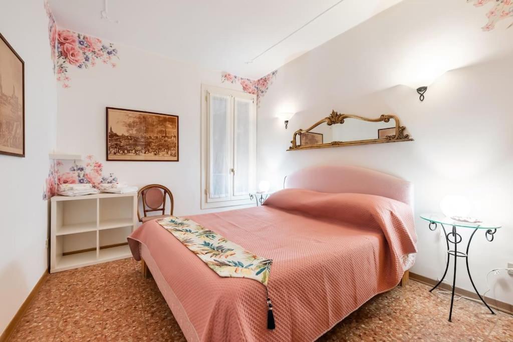Ca' Della Madoneta - Vista Canale Venesia Bagian luar foto