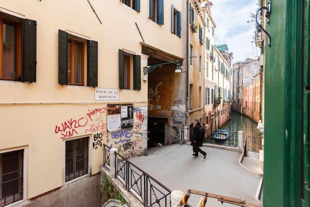 Ca' Della Madoneta - Vista Canale Venesia Bagian luar foto