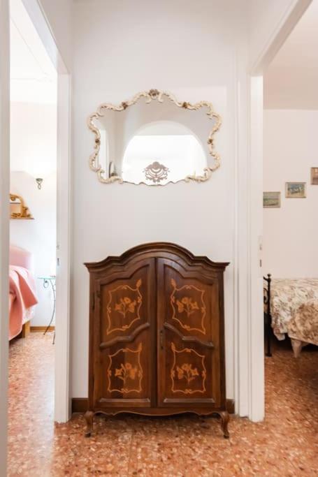 Ca' Della Madoneta - Vista Canale Venesia Bagian luar foto
