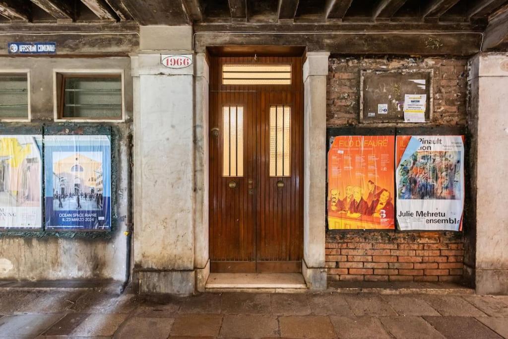 Ca' Della Madoneta - Vista Canale Venesia Bagian luar foto